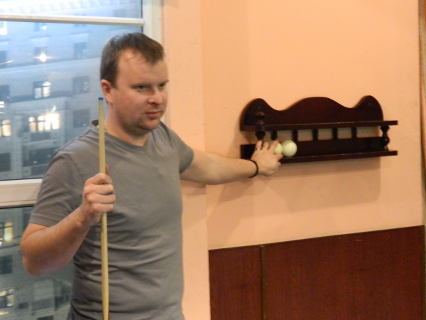 Магистр саранского бильярда Д.Филимонов активно набирает форму